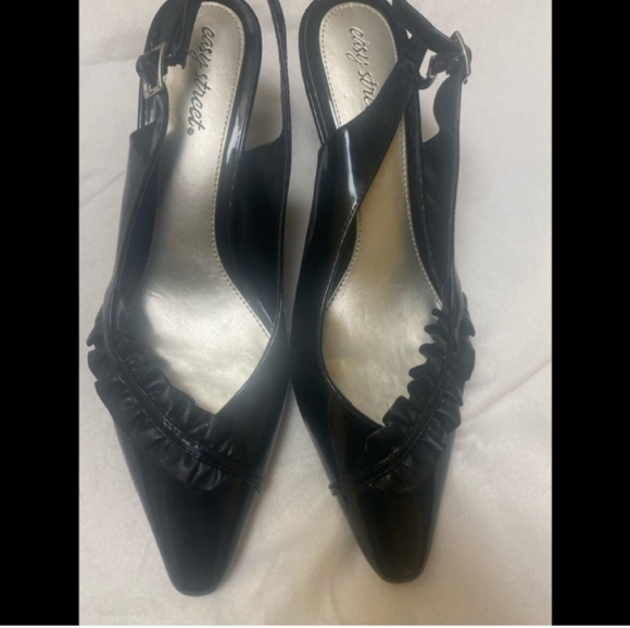 Easy Street Black Heels 1 1/2"in Sling back Pointy Toe Comfort Step Lo profile - Picture 10 of 11